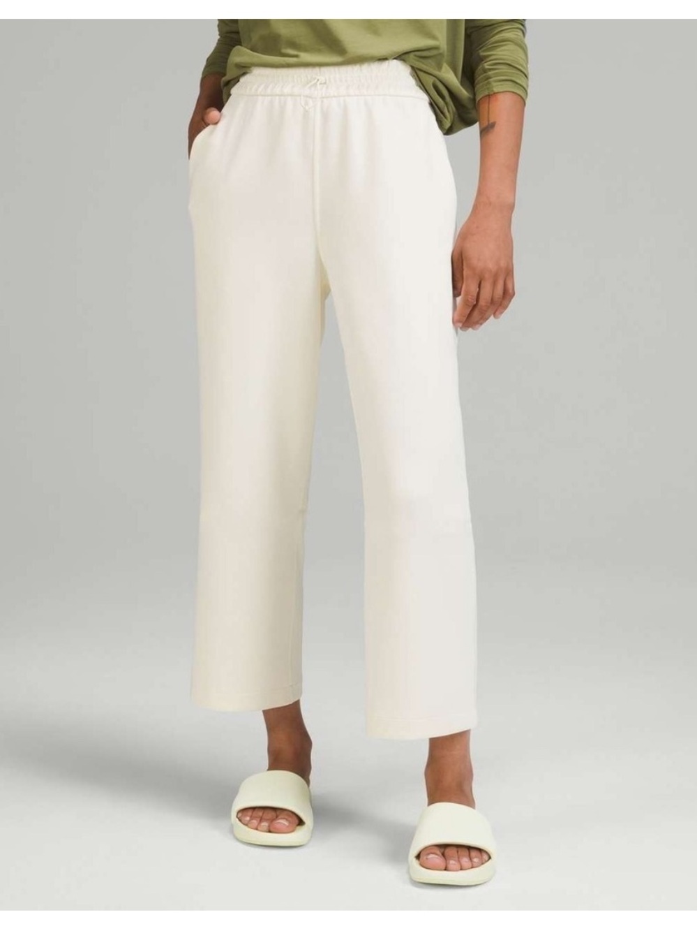 Lululemon Softstreme High-Rise
Straight-Leg Cropped Pant Size 2